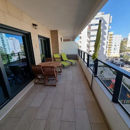 Na Com Estacionamento *